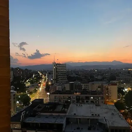 Yellow Sky Center Apartment