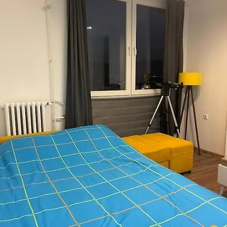Yellow Sky Center Apartment *