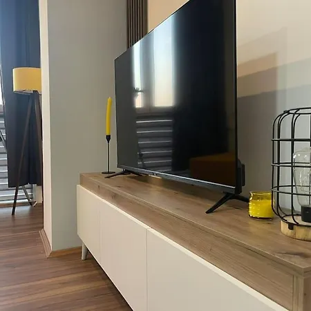 Apartment Yellow Sky Center